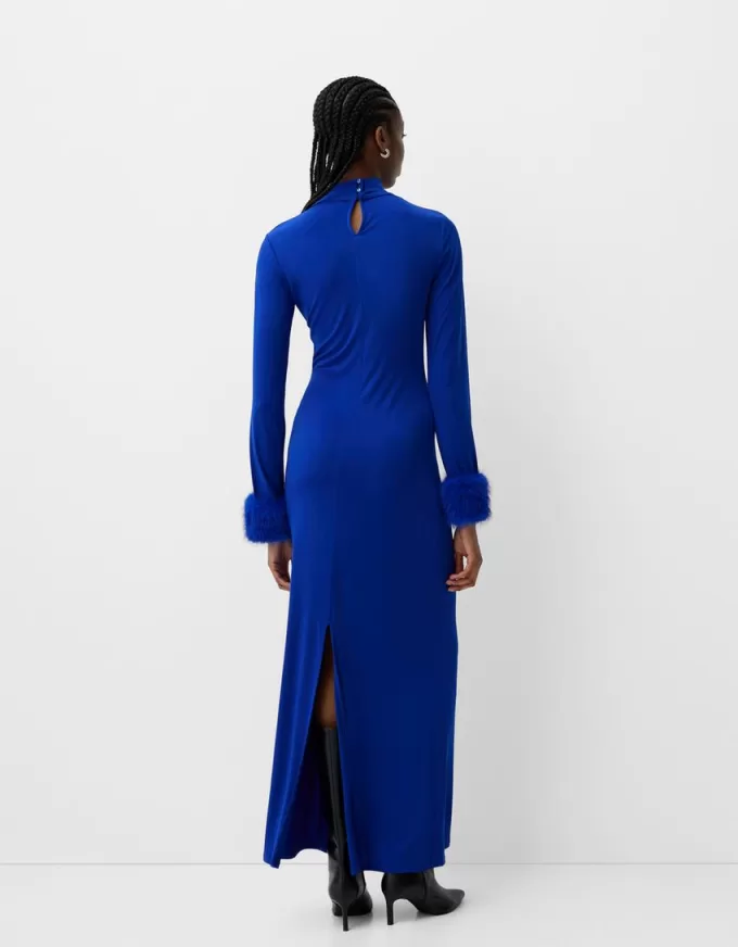 Abito midi a maniche lunghe con polsini in pelliccia sintetica