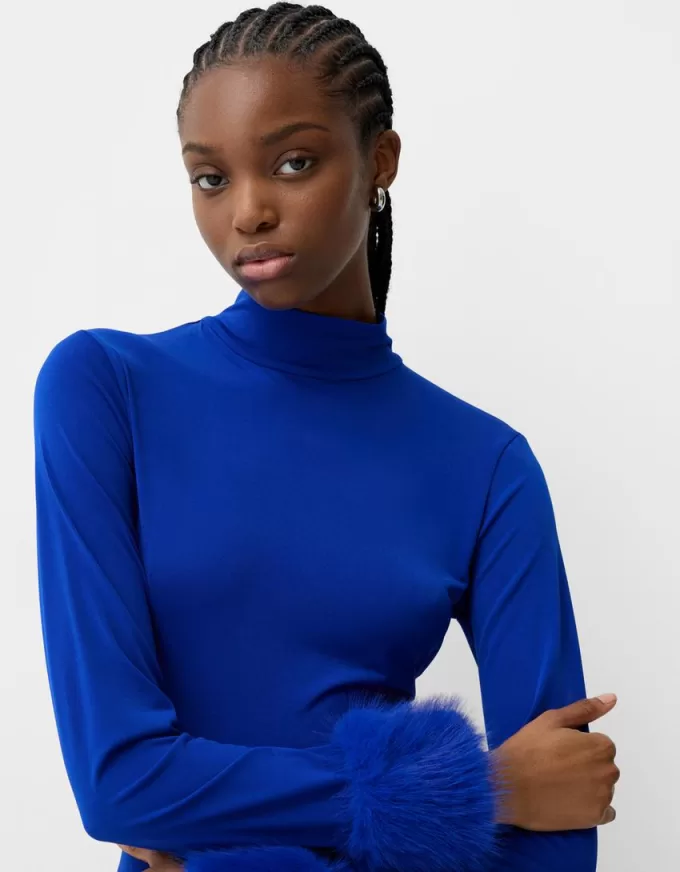 Abito midi a maniche lunghe con polsini in pelliccia sintetica