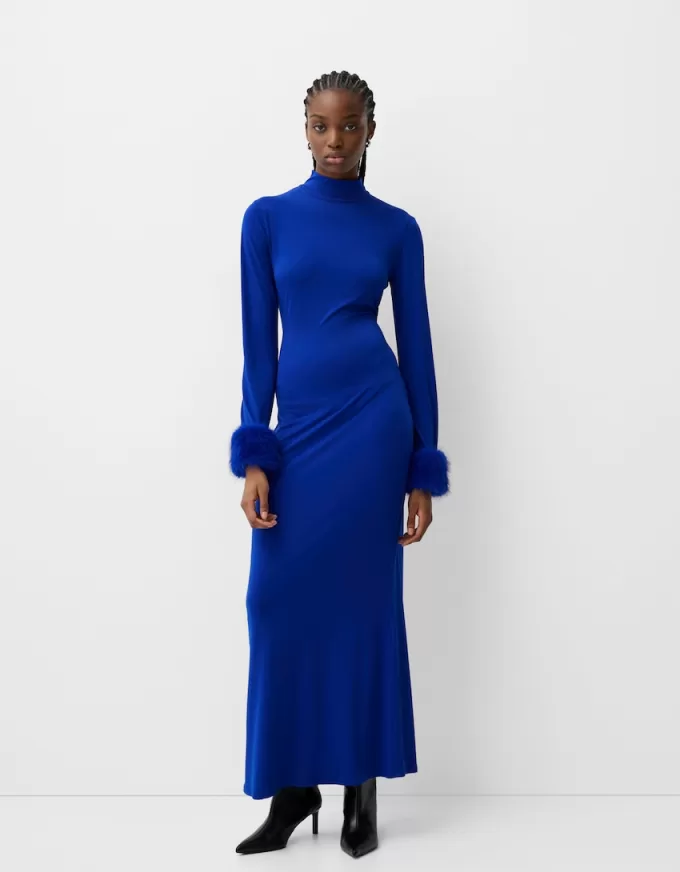 Abito midi a maniche lunghe con polsini in pelliccia sintetica