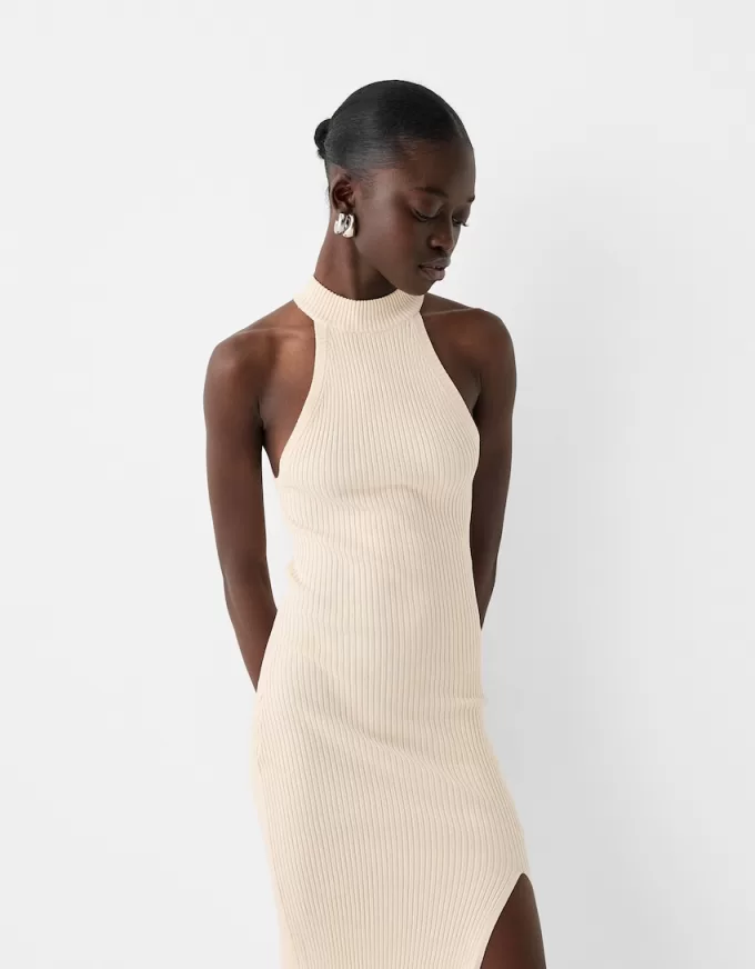 Abito midi con scollo all’americana a coste