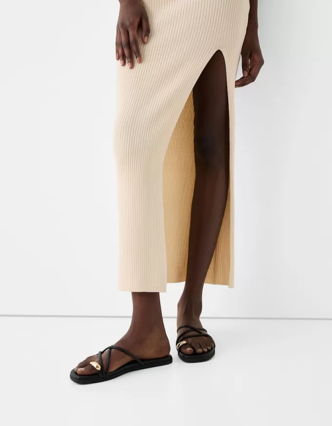 Abito midi con scollo all’americana a coste