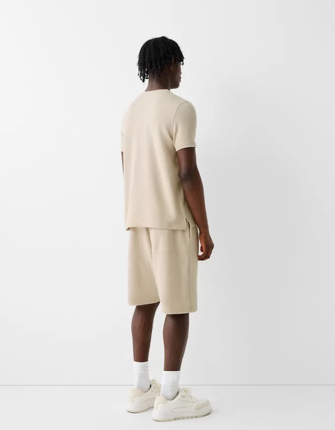 Bermuda dalla vestibilità rilassata in morbida struttura testurizzata Bermuda dalla vestibilità rilassata in morbida struttura testurizzata