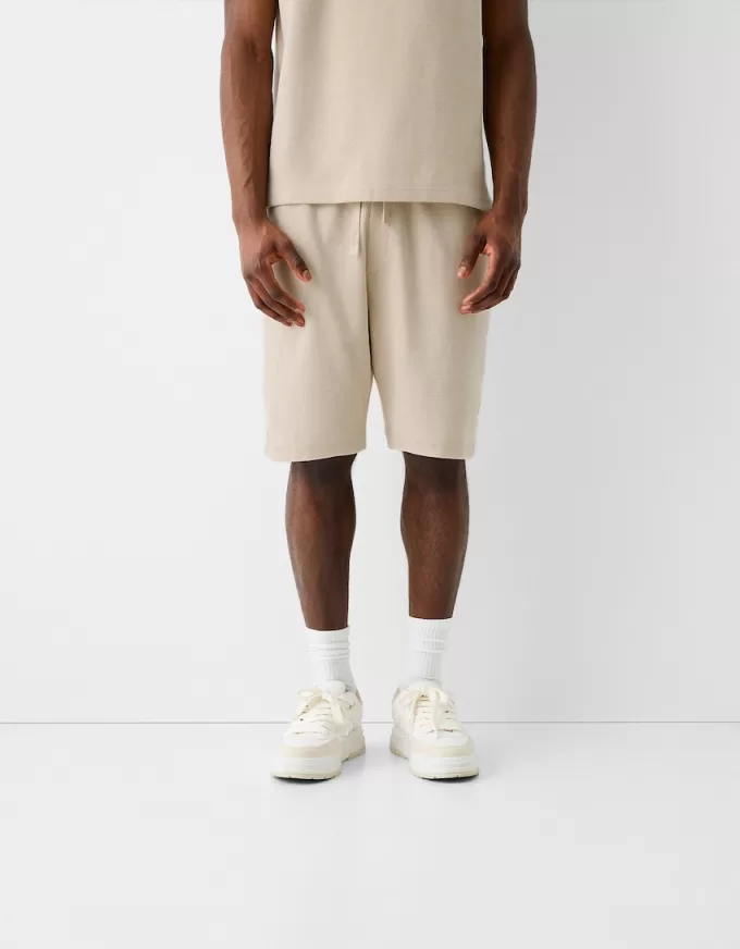 Bermuda dalla vestibilità rilassata in morbida struttura testurizzata Bermuda dalla vestibilità rilassata in morbida struttura testurizzata