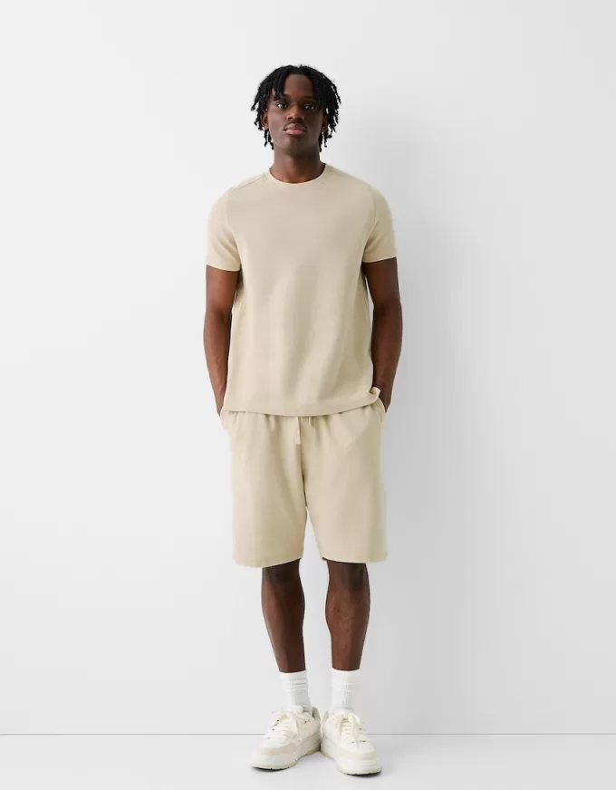 Bermuda dalla vestibilità rilassata in morbida struttura testurizzata Bermuda dalla vestibilità rilassata in morbida struttura testurizzata