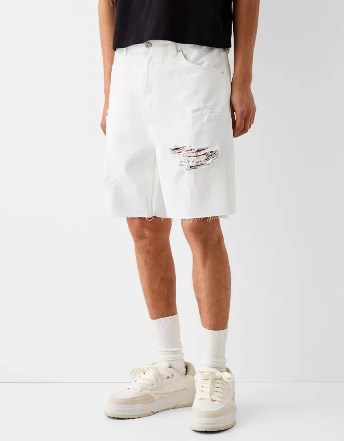 Bermuda in denim strappato