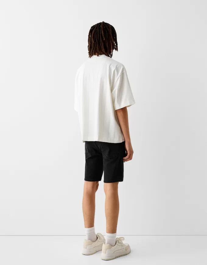 Bermuda in denim strappato