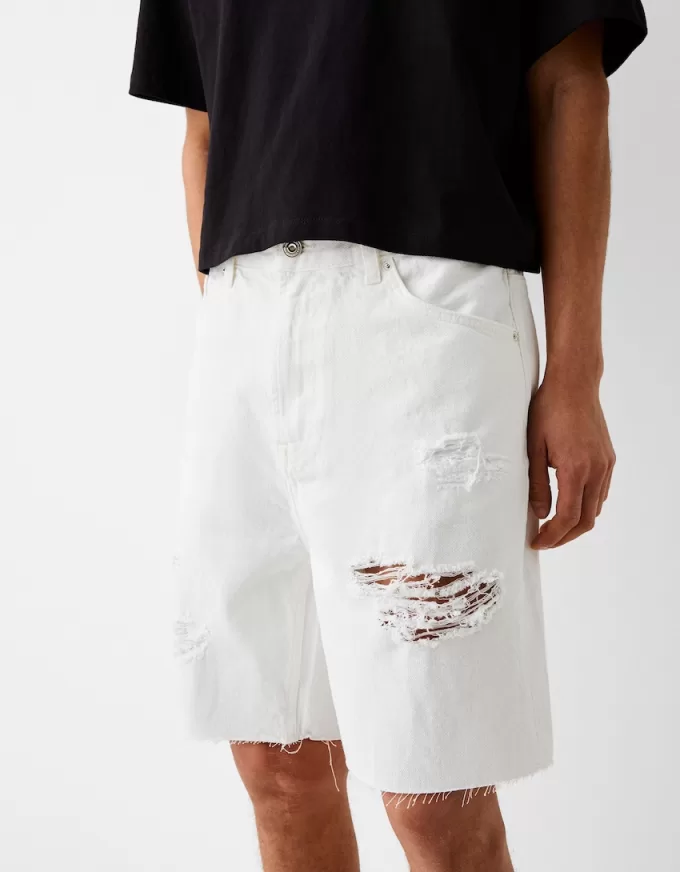 Bermuda in denim strappato