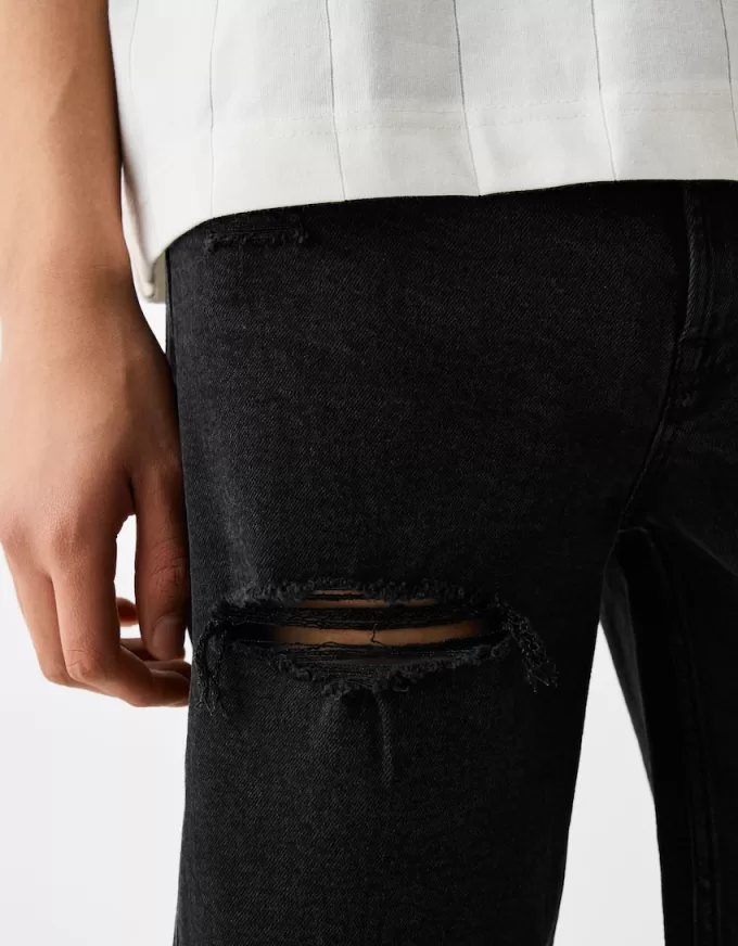 Bermuda in denim strappato