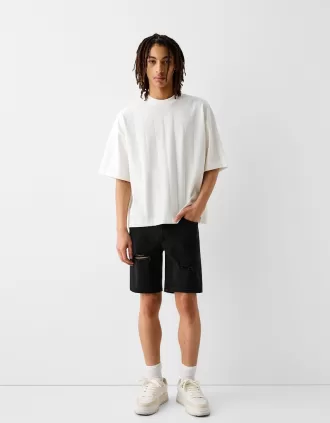 Bermuda in denim strappato