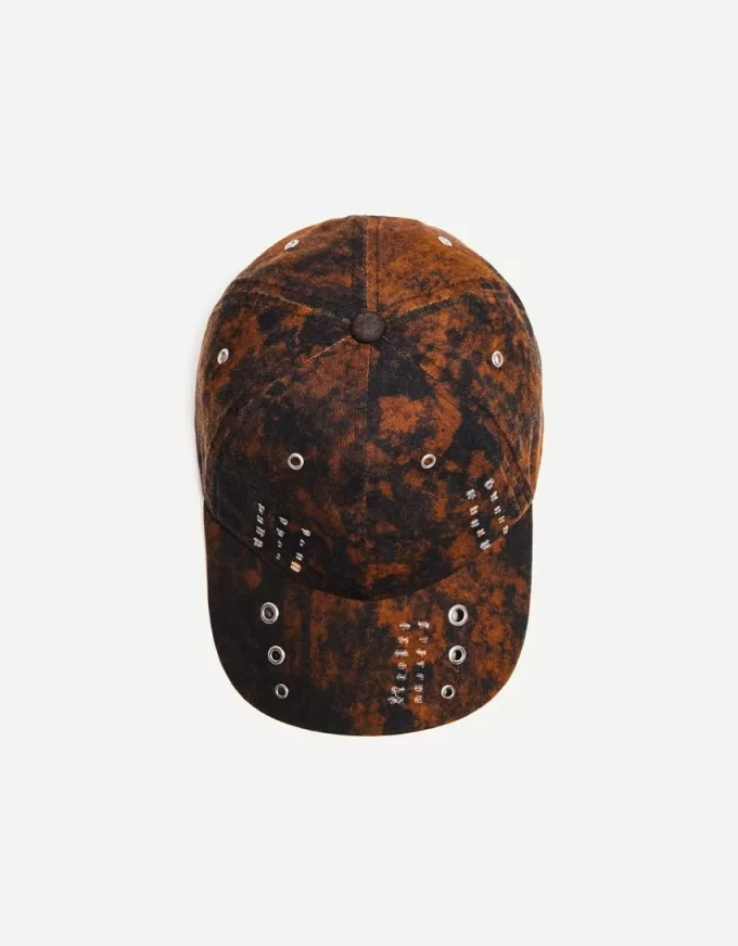 Berretto con occhielli