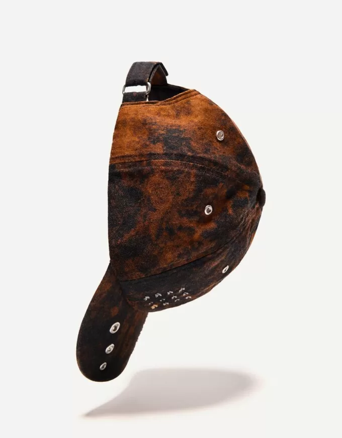 Berretto con occhielli