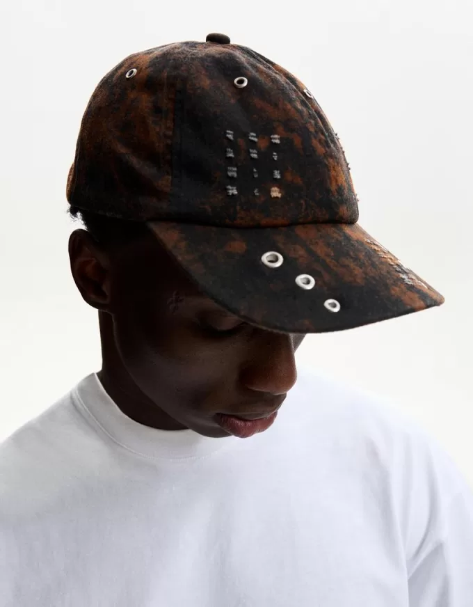 Berretto con occhielli