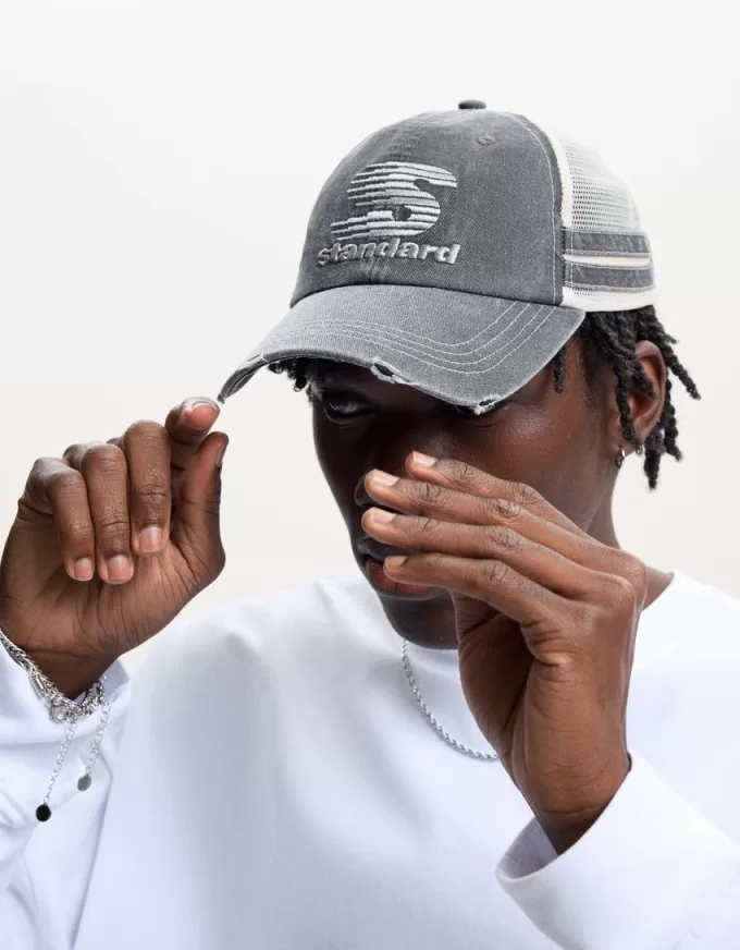 Berretto da camionista strappato