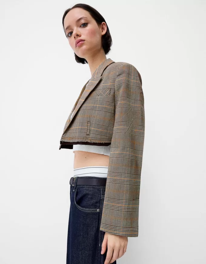 Blazer cropped con orlo sfrangiato