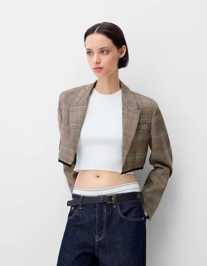 Blazer cropped con orlo sfrangiato