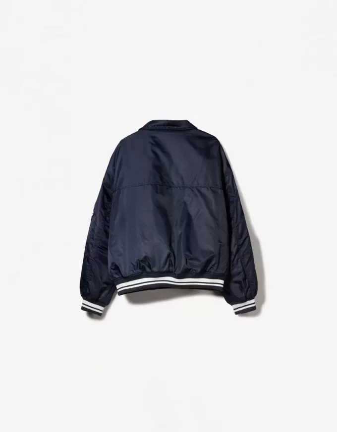 Bomber universitario