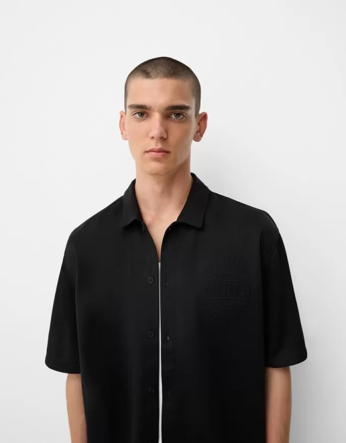 Camicia a maniche corte dalla vestibilità comoda con design in rilievo