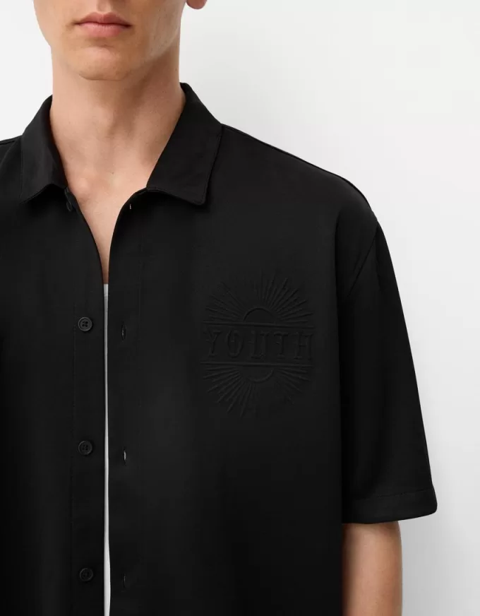 Camicia a maniche corte dalla vestibilità comoda con design in rilievo