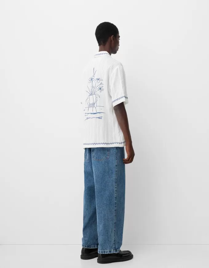 Camicia a maniche corte ricamata dalla vestibilità comoda