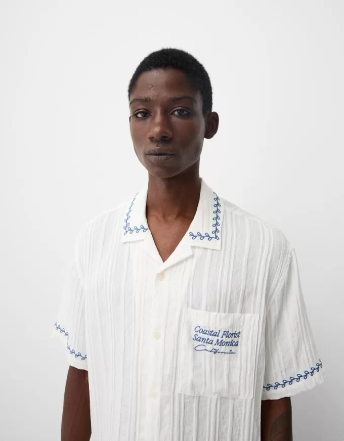 Camicia a maniche corte ricamata dalla vestibilità comoda