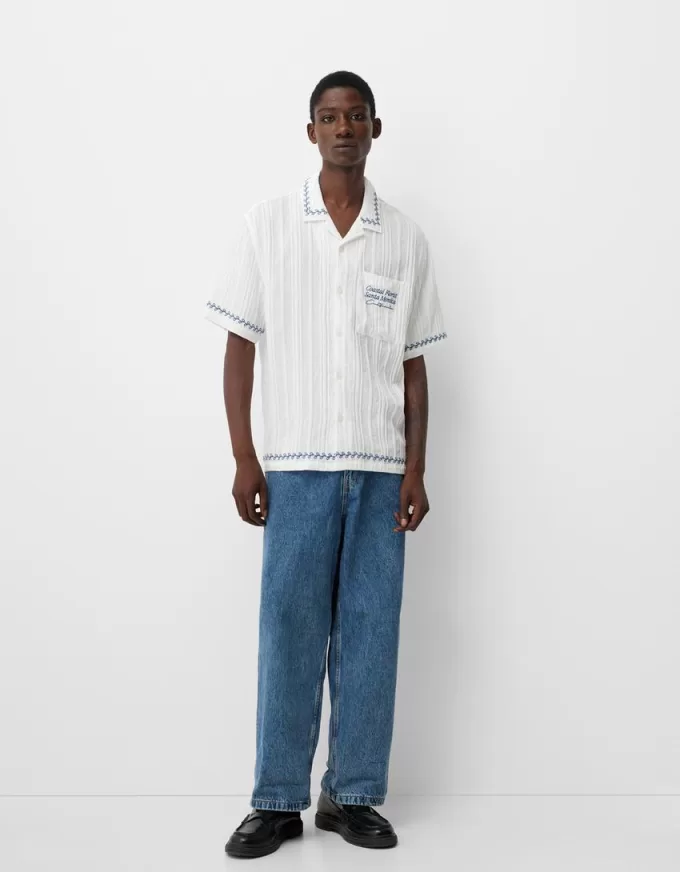 Camicia a maniche corte ricamata dalla vestibilità comoda