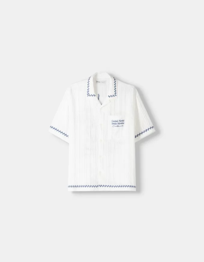 Camicia a maniche corte ricamata dalla vestibilità comoda