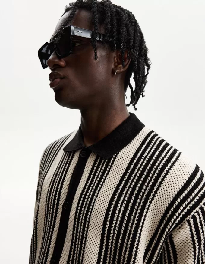 Camicia a maniche corte testurizzata a righe Camicia a maniche corte testurizzata a righe