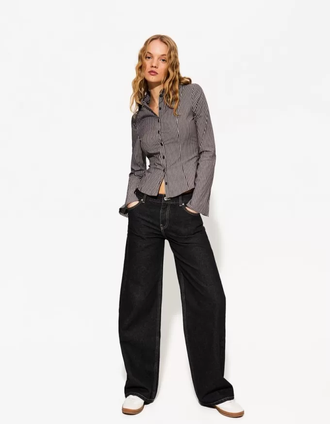 Camicia aderente con maniche svasate