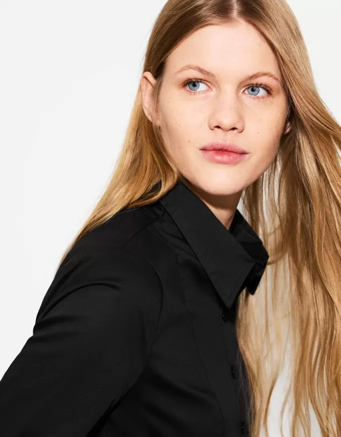 Camicia aderente con maniche svasate