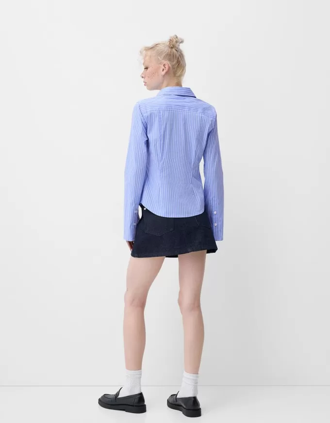 Camicia aderente con maniche svasate