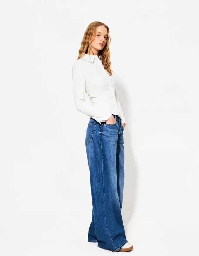 Camicia aderente con maniche svasate