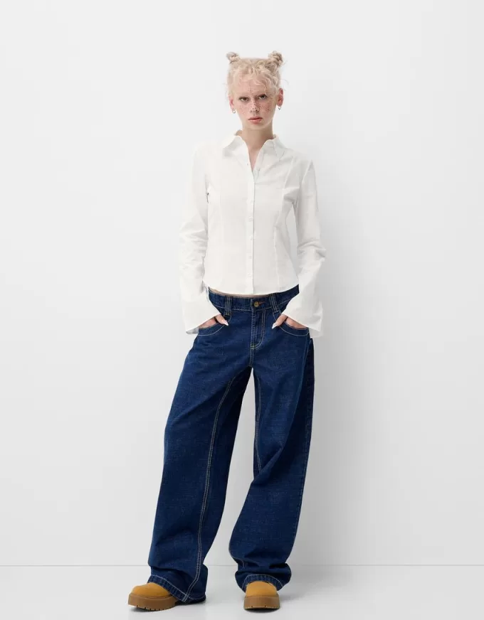 Camicia aderente con maniche svasate