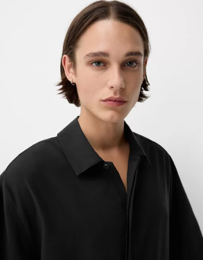 Camicia incrociata a maniche corte, vestibilità boxy, con fibbia