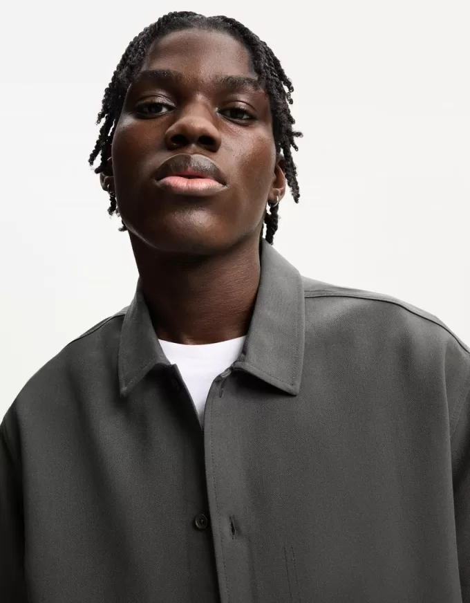 Camicia sartoriale dal taglio squadrato a maniche corte