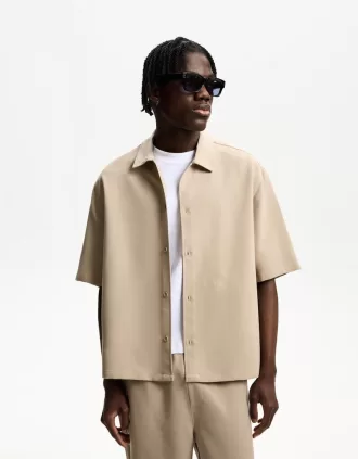 Camicia sartoriale dal taglio squadrato a maniche corte 7 330x423 - Camicia sartoriale dal taglio squadrato a maniche corte