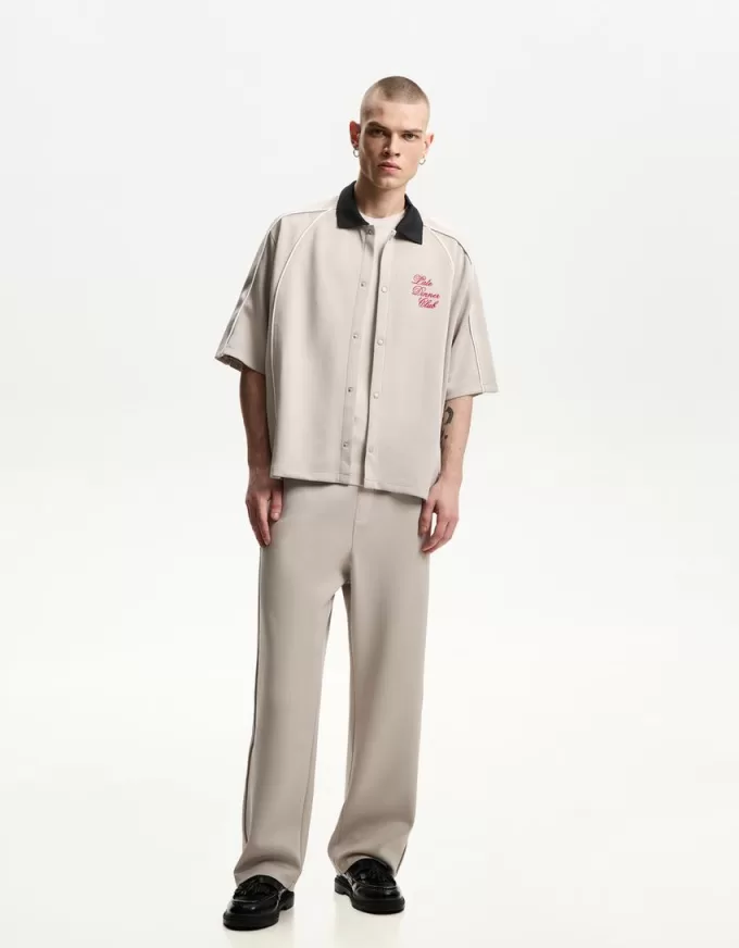 Camicia squadrata a maniche corte ricamata