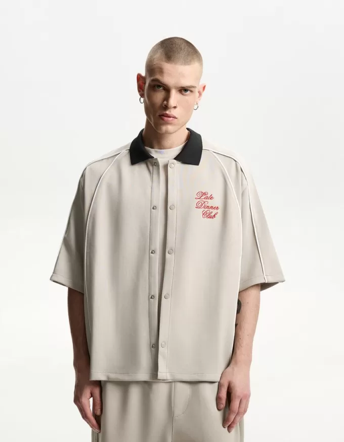 Camicia squadrata a maniche corte ricamata