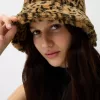 Cappello da pescatore in pelliccia sintetica con stampa animalier