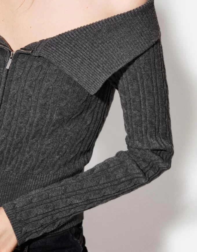 Cardigan Bardot in maglia a trecce con cerniera
