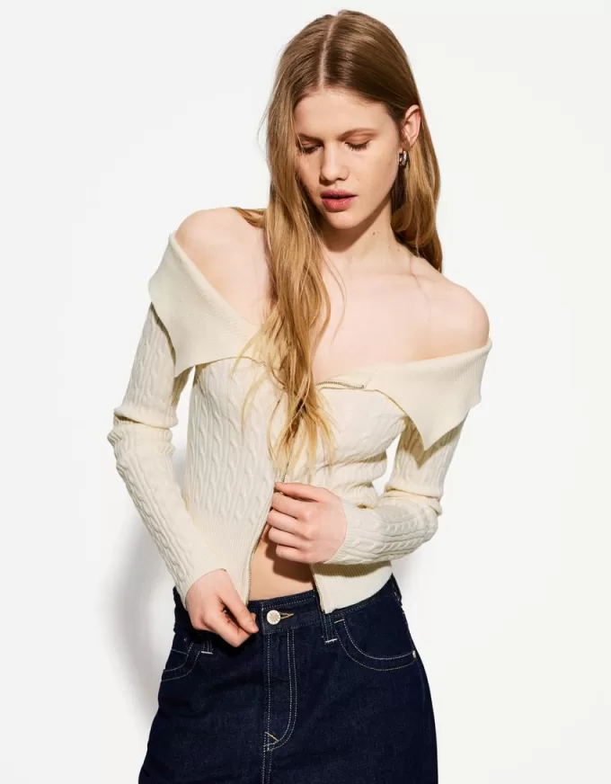 Cardigan Bardot in maglia a trecce con cerniera