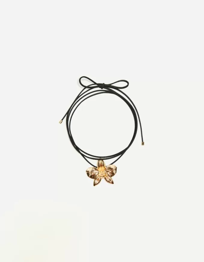 Collana con pendente a fiore