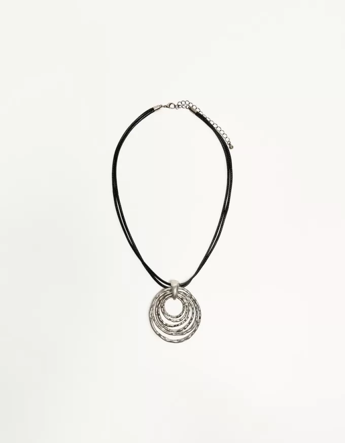 Collana in corda con pendente