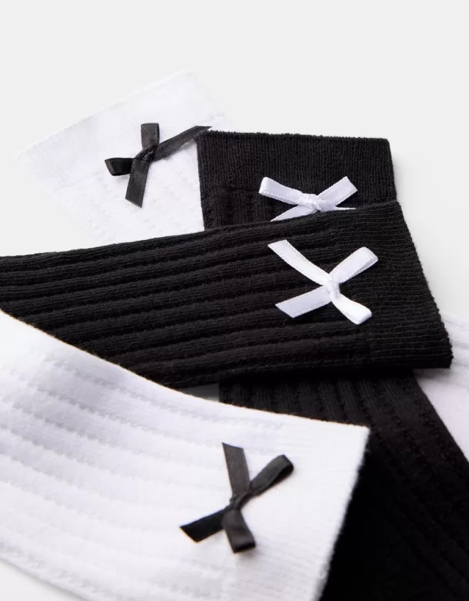 Confezione di calzini con fiocco