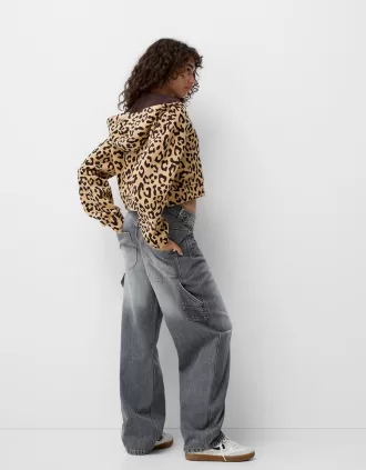 Felpa con cappuccio con stampa animalier