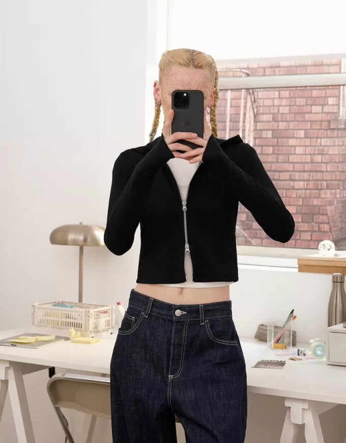 Felpa con cappuccio e zip in modal