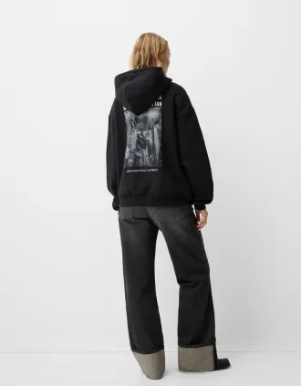 Felpa con cappuccio stampata