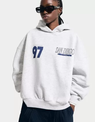 Felpa con cappuccio stampata