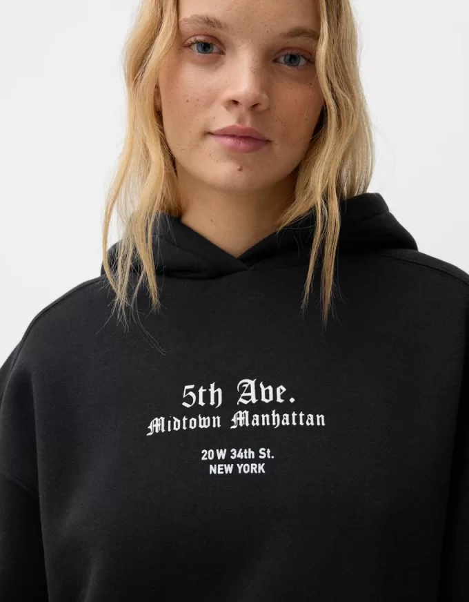 Felpa con cappuccio stampata