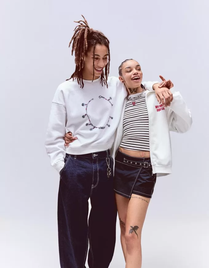 Felpa con cappuccio stampata con zip