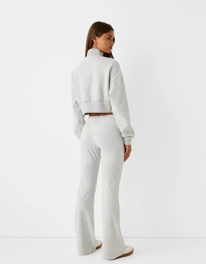 Felpa con zip e ricamo